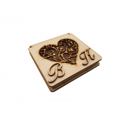 Drewniane pudełko na obrączki ślubne z sercem personalizacja, inicjały, juta.